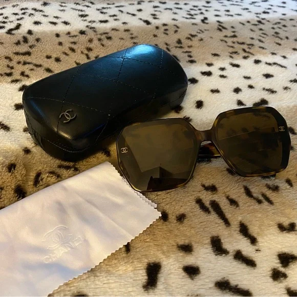Leopard Print Chanel Sunglasses Chanel Brown Leopard Glasses ○ Labellov ○ Buy and Sell  main image 4